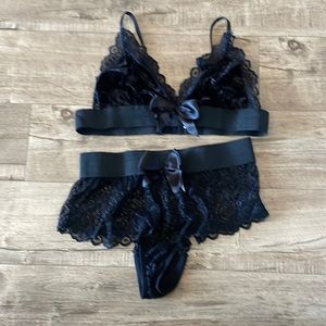 RIPPED bra in the back near buckle area size XXXL